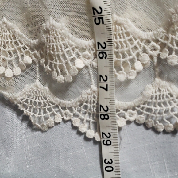 Umgee. Sheer Crochet Lace Sleeveless Top in Cream Size S/M NWOT - Picture 9 of 10